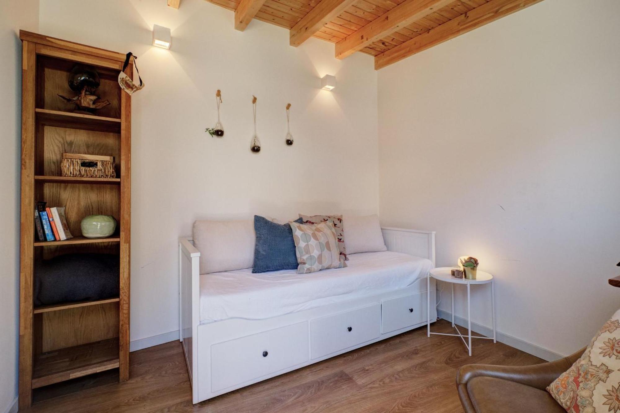 Comfortable Town House In Quiet Area By Lovelystay リスボン エクステリア 写真